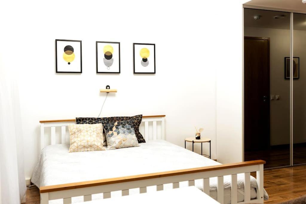 Modern & Cozy Place In The Very Heart Of Tallinn Buitenkant foto
